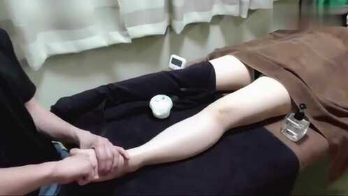三个女学生特殊推拿hd