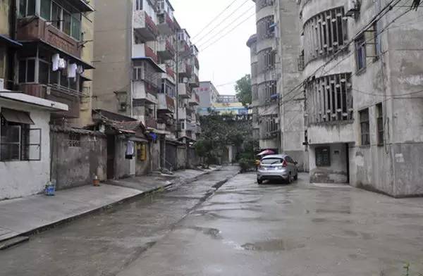 崇州推拿店最多的街路是哪里的啊