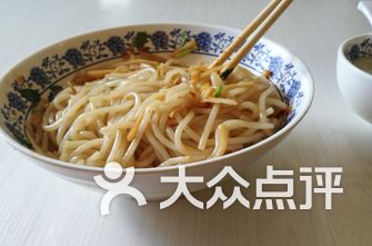 丽江龙华车站有100快餐