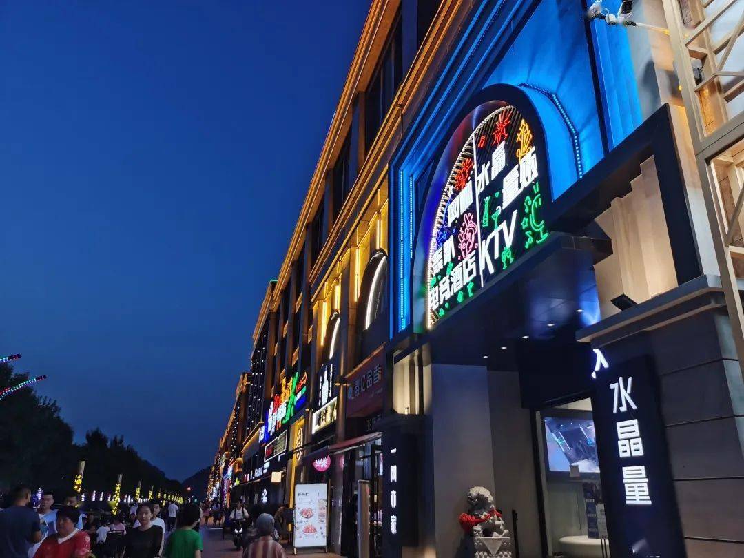 鄂尔多斯哪条街晚上有站的
