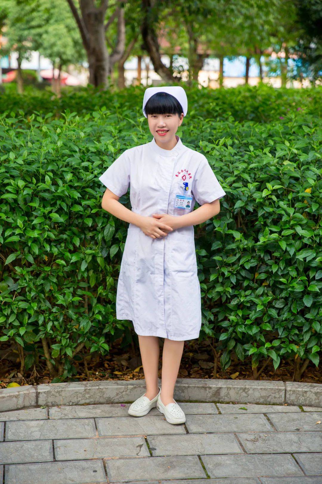 善良年轻特殊服务护士