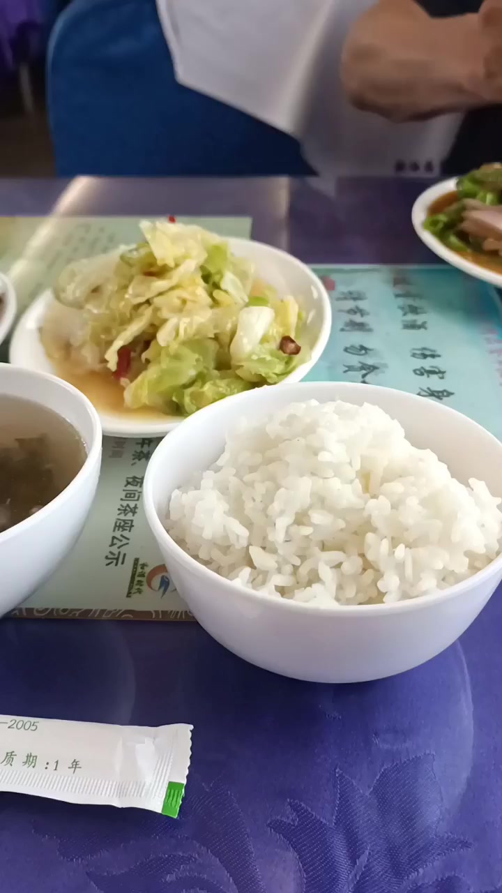 格尔木火车站100元快餐