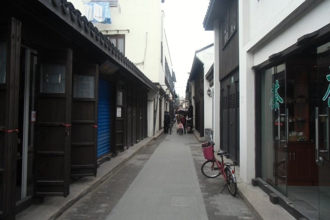浦东川沙那里有站小巷的