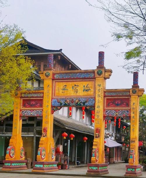彭州耍歪的小路叫什么