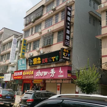 长沙望城推拿一条街在那里啊