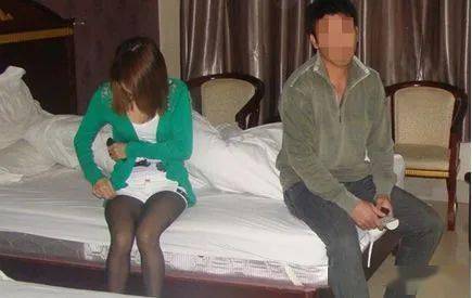 少妇深夜特殊推拿服务