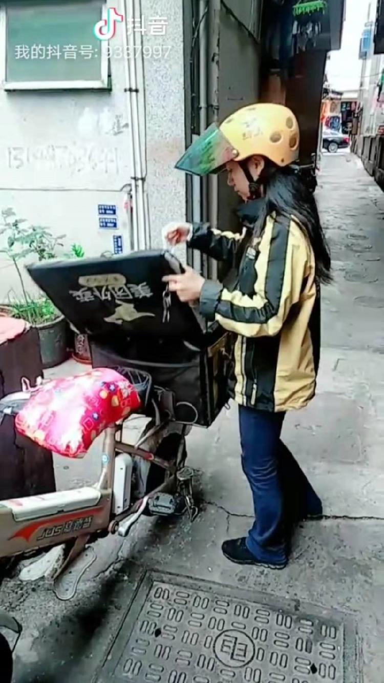 表卖点女骑手记号2026