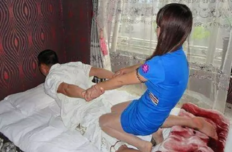 推拿店女技师啪啪