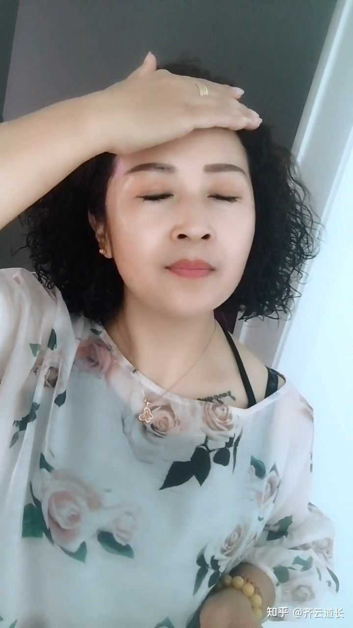 50岁的妇女玩着舒服么