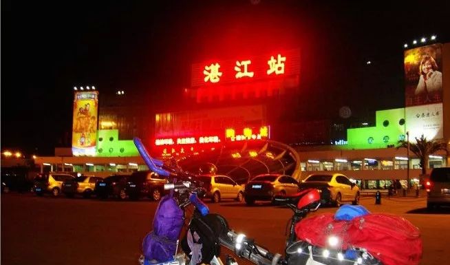 昌都霞山南站晚上有快餐