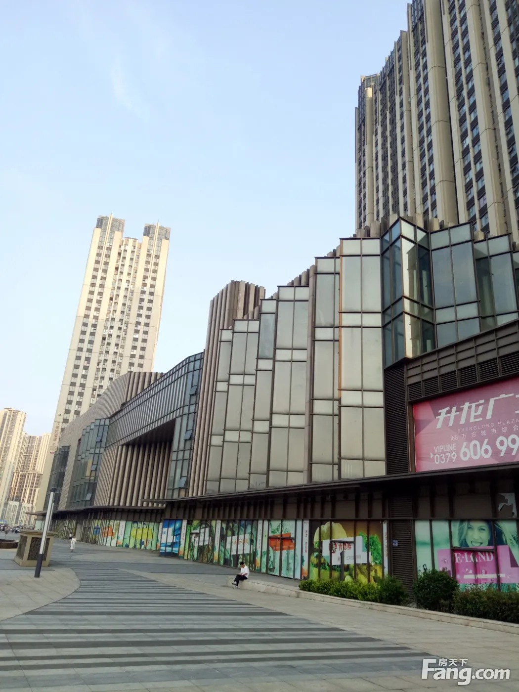 洛阳升龙广场C区女孩