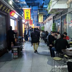 二七广场西大街的快餐服务