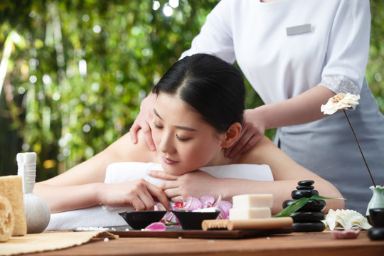 女性spa推拿