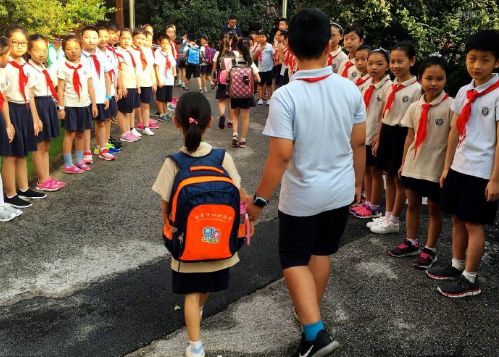 约左近200米学生点