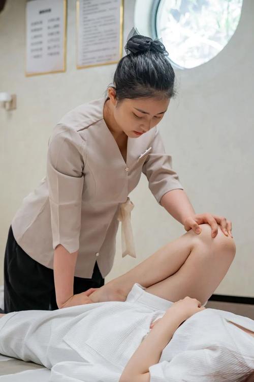 寥寂少妇私密精油推拿