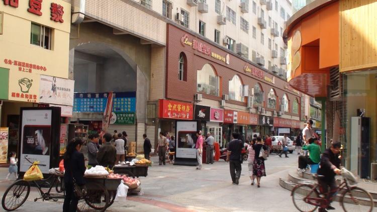 宜昌女街站在什么处所