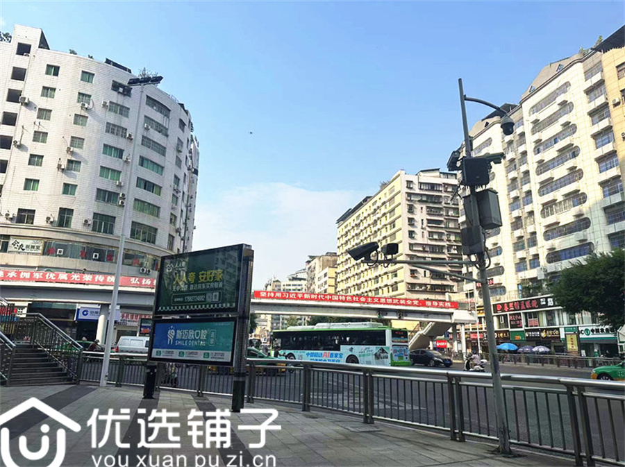 达州南客站对面一条街