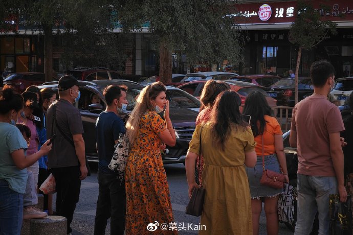 乌鲁木齐左近站巷女
