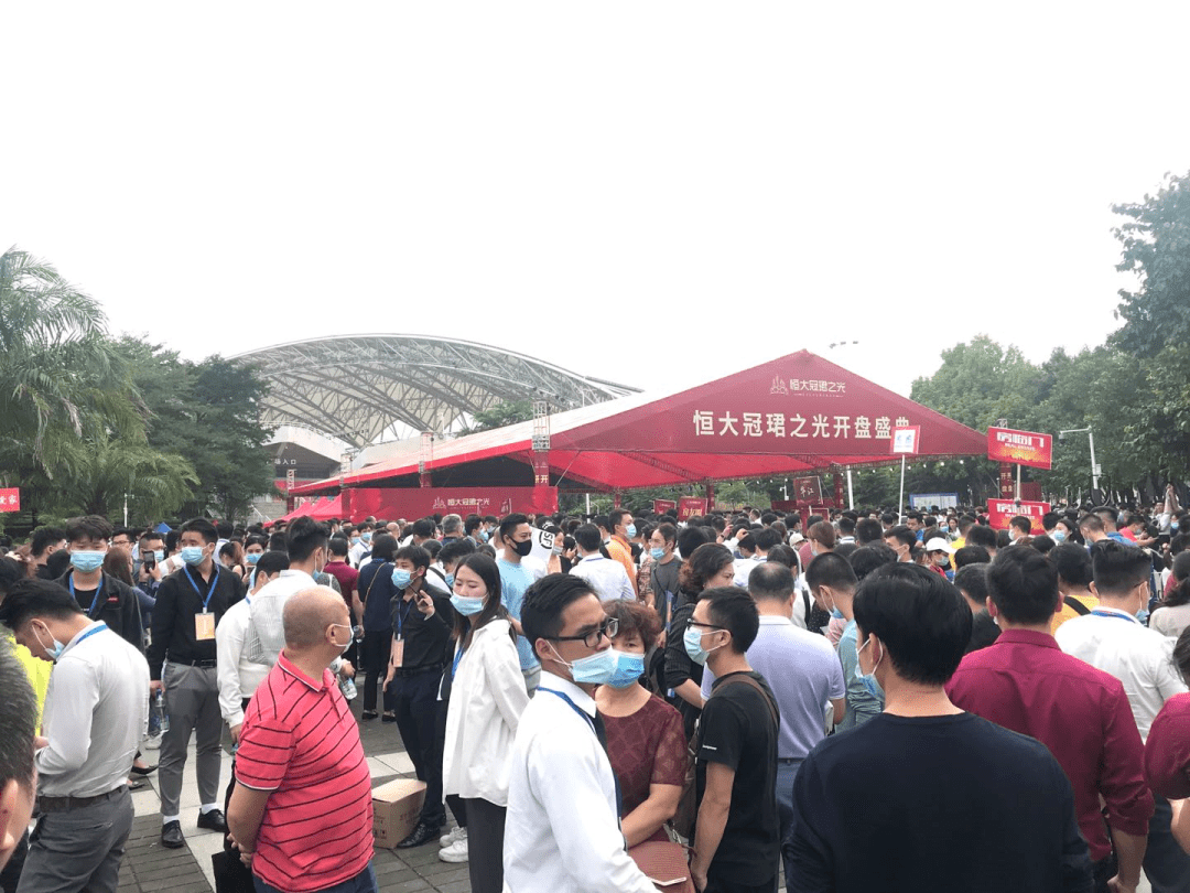 大学城门口怎么找大学生