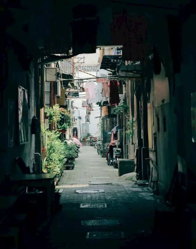 顺德大良夜晚小巷子