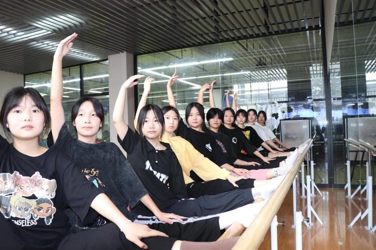 怎么找技校女孩