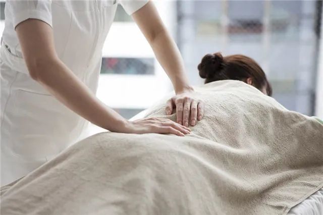 女大学的特殊推拿2