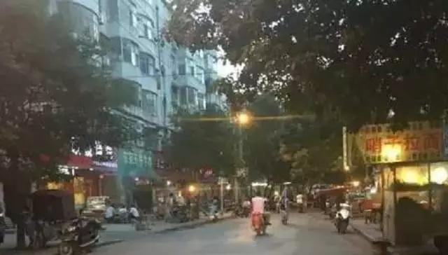 漯河卫校晚上玩的小路