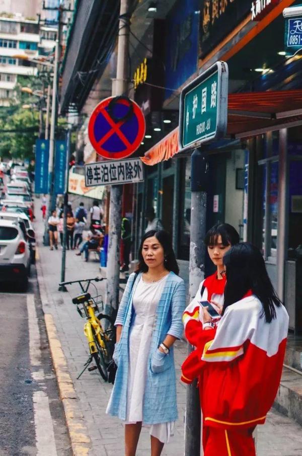贵阳站街道女孩