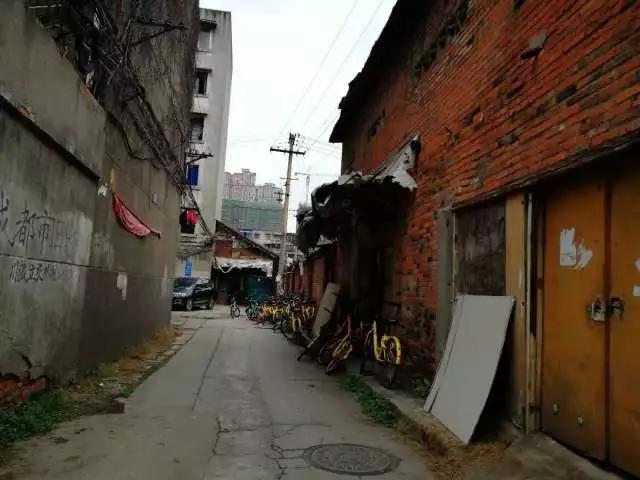 城中村转了半天找了200元