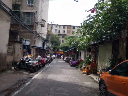 嘉峪关吐鲁番路站街路女孩