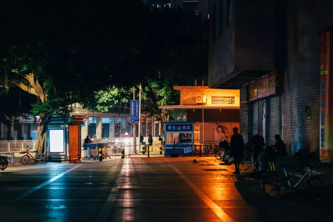 昭通棠东夜晚11点多的小路