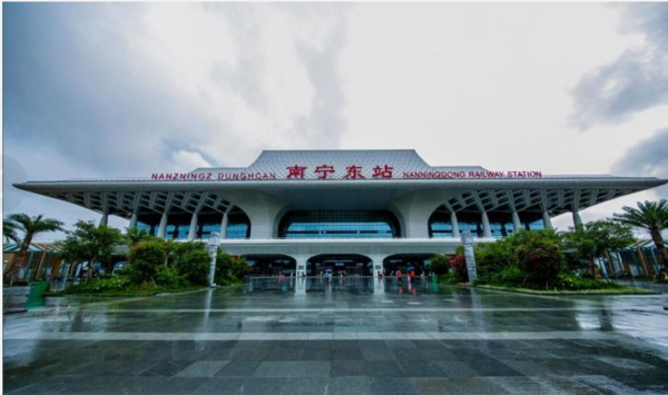 嘉峪关东站左近幼小路