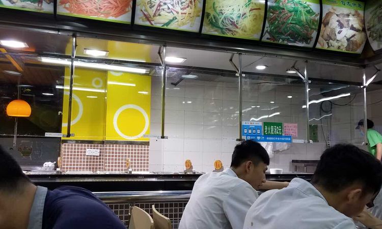 昭通白云区左近吃快餐的处所