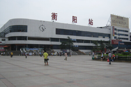 襄阳站街在哪
