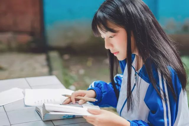 女大学生妹推拿