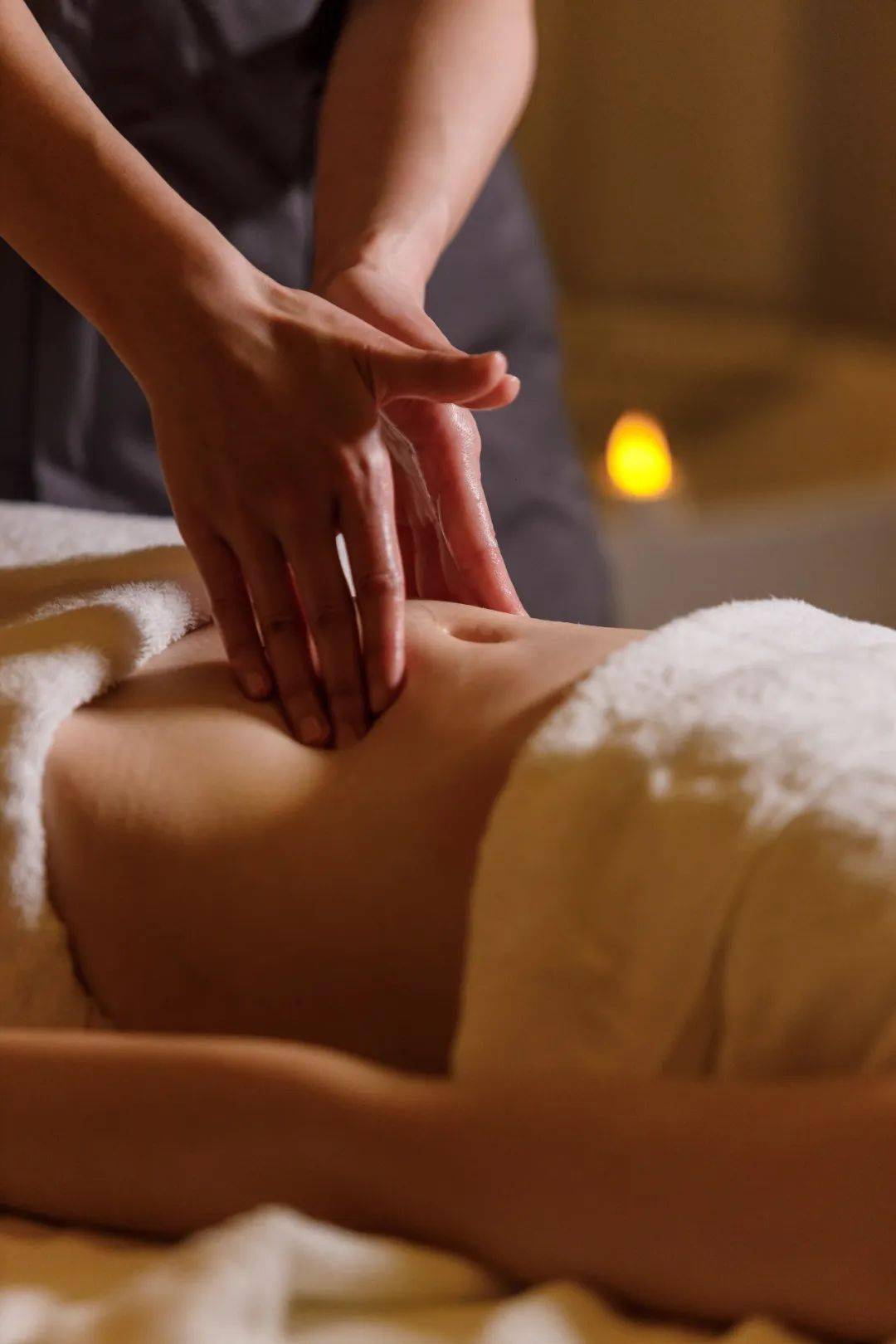少妇富婆私密推油SPA