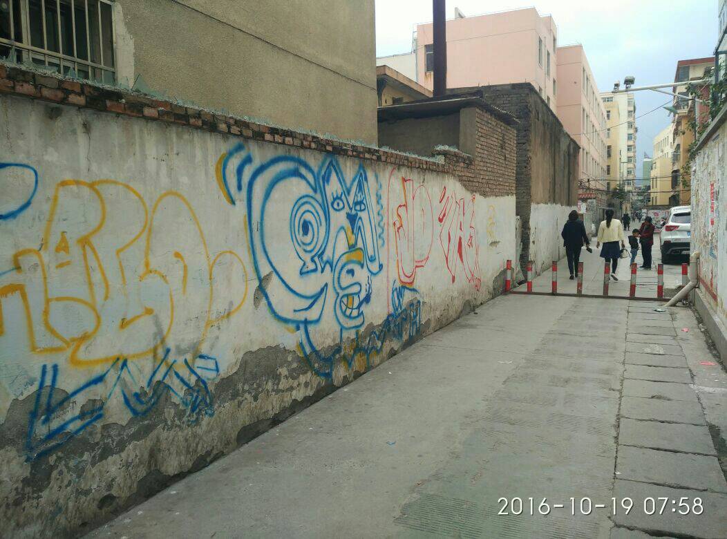 �䶼����С·