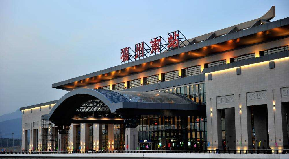 内江南站左近有推拿店吗