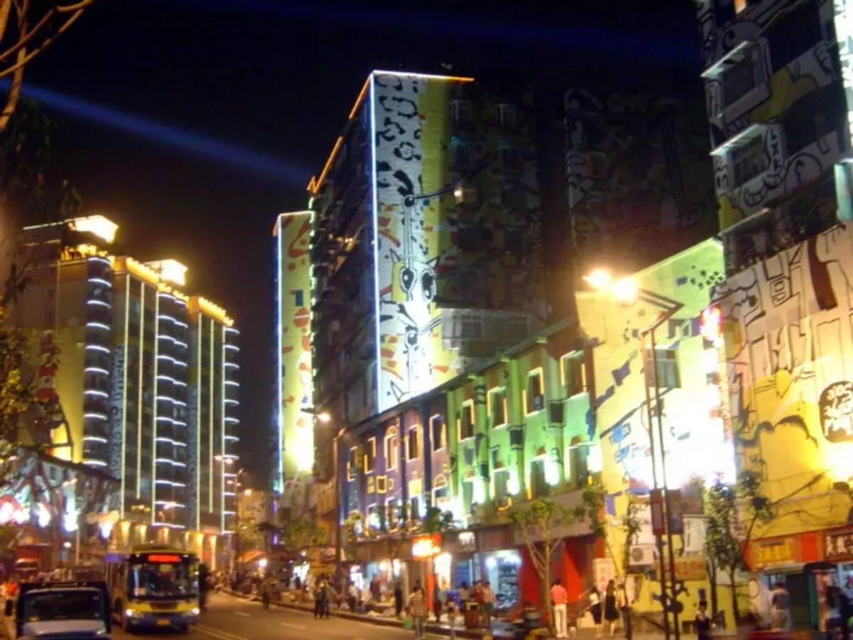 贵阳市黄金路的幼小路晚上盛开吗
