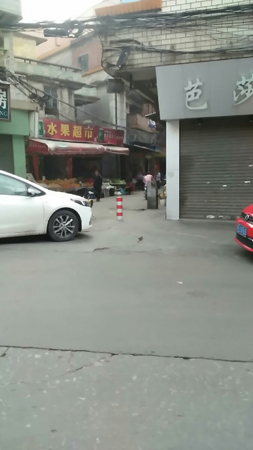 拉萨三江市场左近那里有幼小路吗
