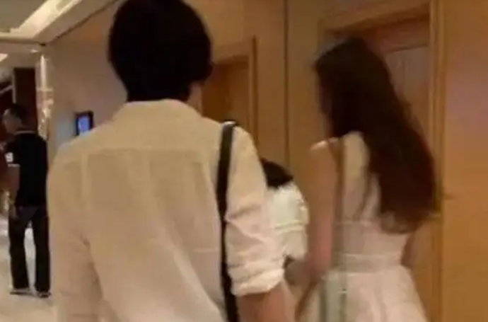 城中村嫖老女人不戴套