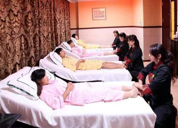 足疗店技师半套引诱服务