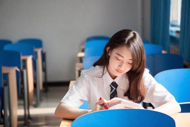 女大专学生妹妹日皮