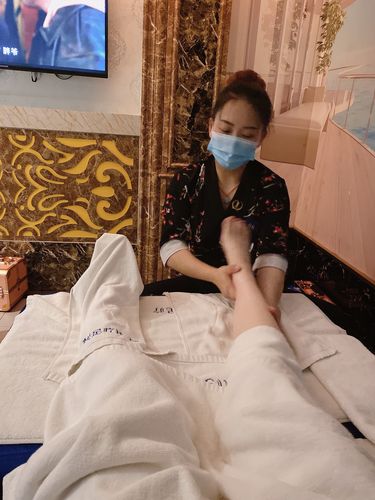 陌陌上的单身推拿技师