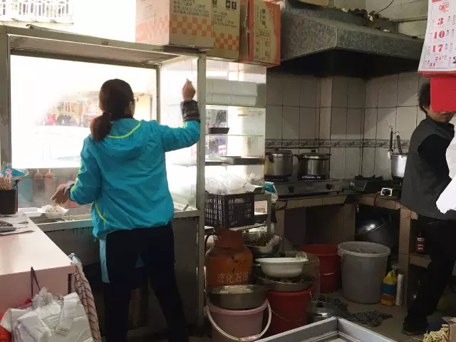 丽江龙岗哪里还有站小路的