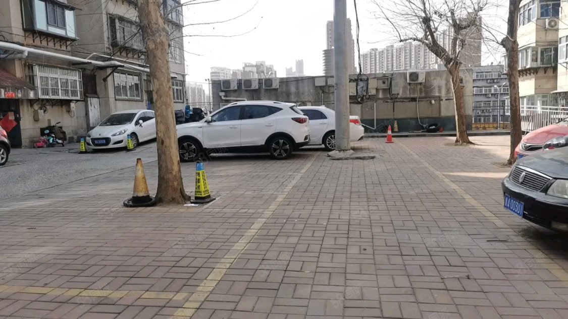 龙居生涯广场后面小巷子贴吧