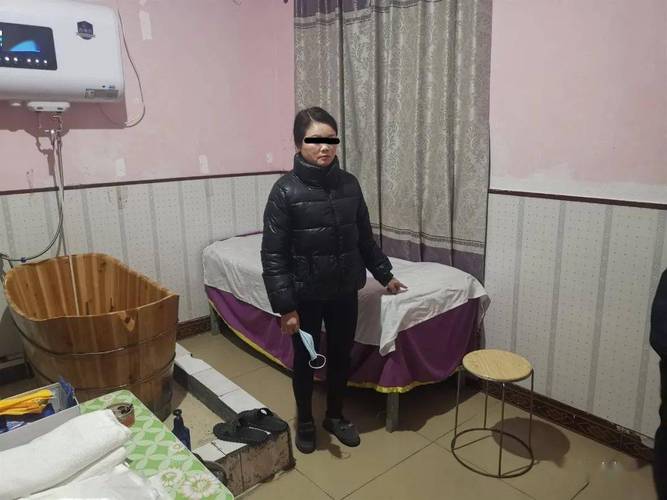 村长路边足疗店嫖少妇
