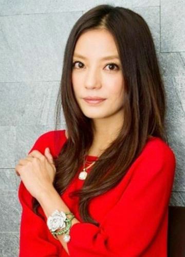 那里有站衔女多