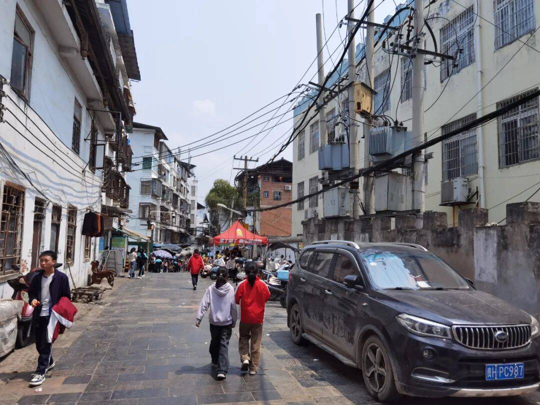 龙里县火车站小路