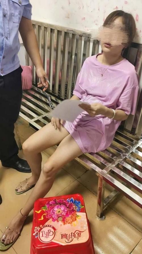 城中村嫖少妇不戴套